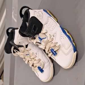 NICE*  NIKE AIR JORDAN 6 RETRO SIZE 4.5Y BLUE White Black 384665-107